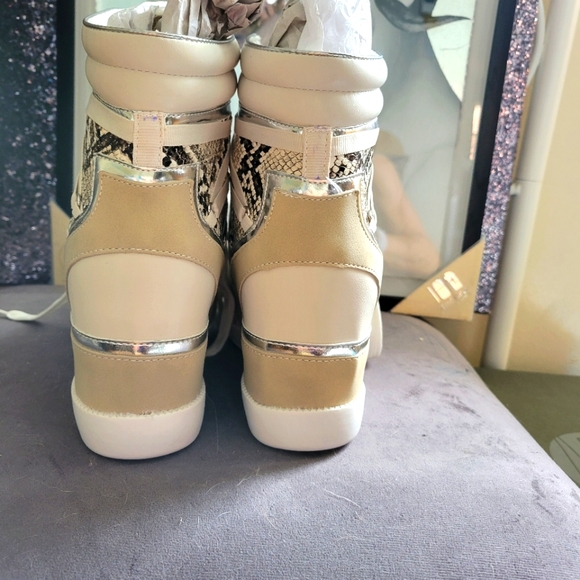 High tops - Picture 4 of 6